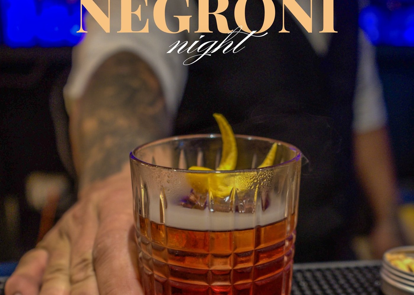 Negroni night, trago en primer plano